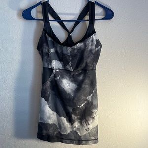 Lululemon Women’s tank Medium